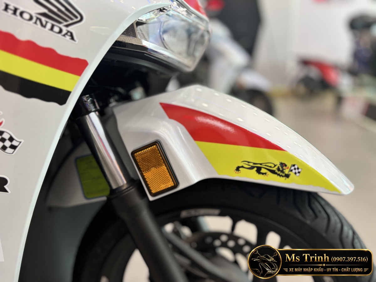 Honda SH150 Ý Malossi 2026 tại Vĩnh Long - Tem custom thể thao, dáng SH thanh lịch