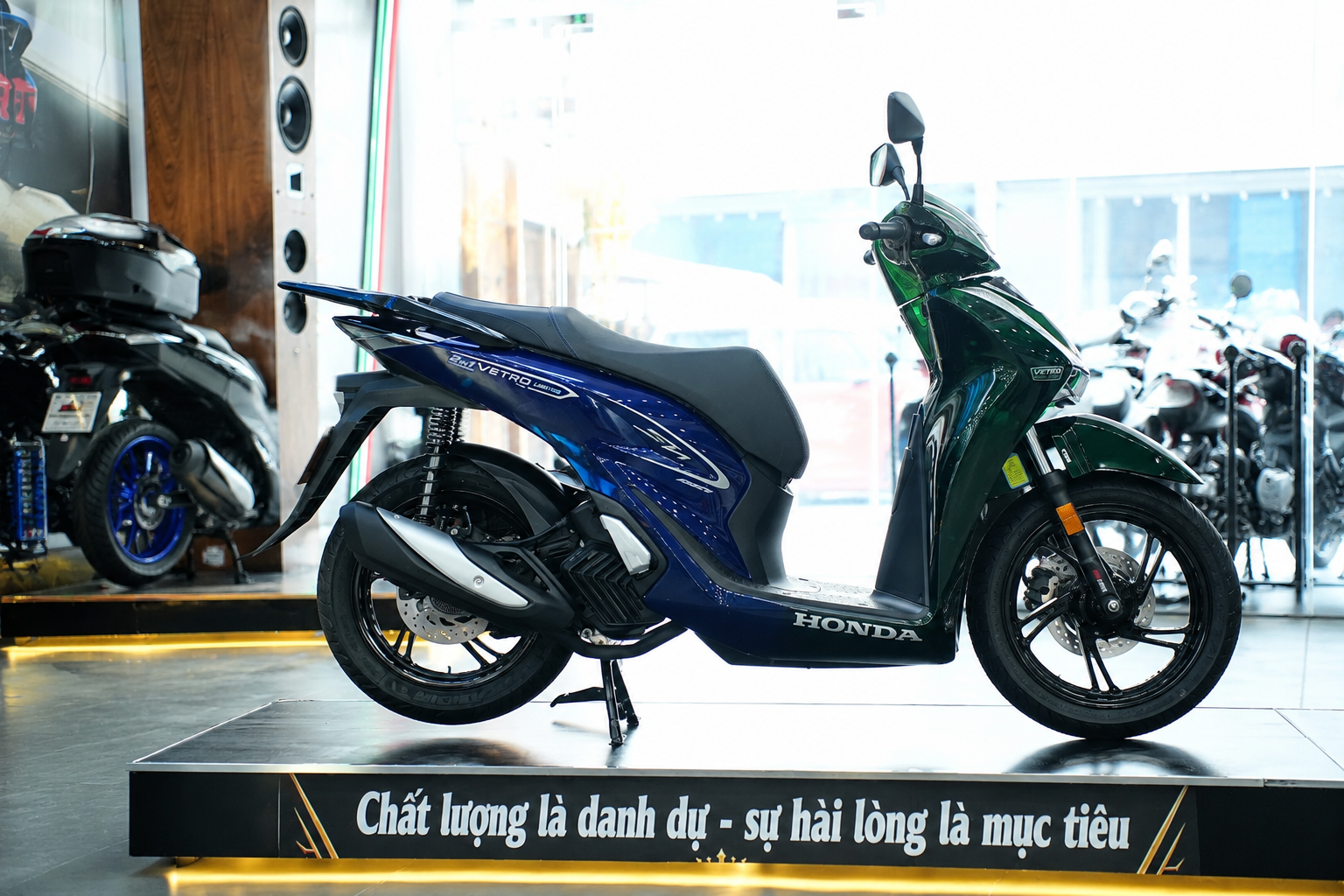 Honda SH150i Vetro Green - Sapphire tại Vĩnh Long: SH Ý Limited 200 xe