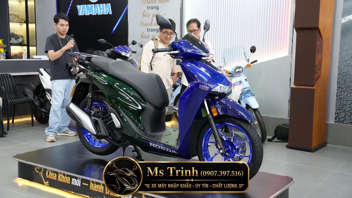 Honda SH150i Vetro Sapphire - Green tại Vĩnh Long: SH Ý 2 trong 1 giới hạn 200 xe