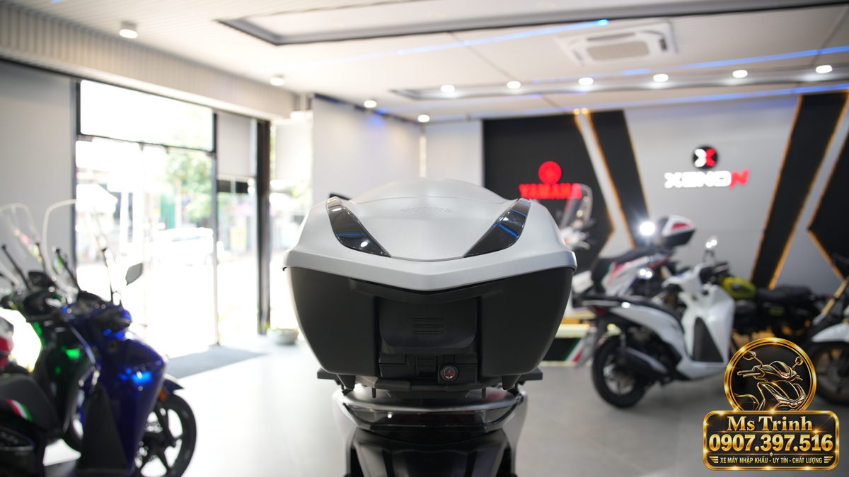 Honda SH150i Ý xám bạc 2027 tại Vĩnh Long - Nhập Ý, tem vàng sang trọng, giá tốt
