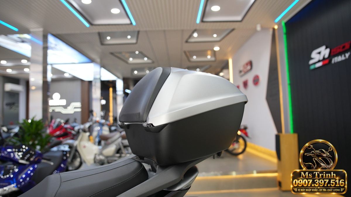 Honda SH150i Ý xám bạc 2027 tại Vĩnh Long - Nhập Ý, tem vàng sang trọng, giá tốt