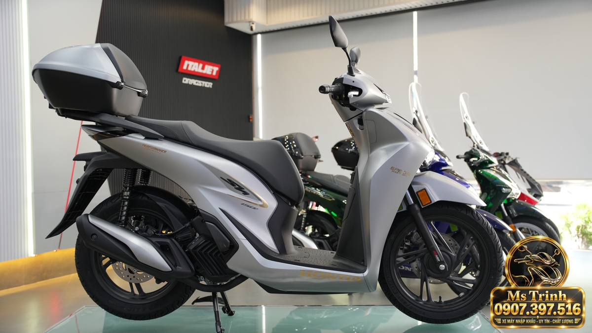 Honda SH150i Ý xám bạc 2027 tại Vĩnh Long - Nhập Ý, tem vàng sang trọng, giá tốt