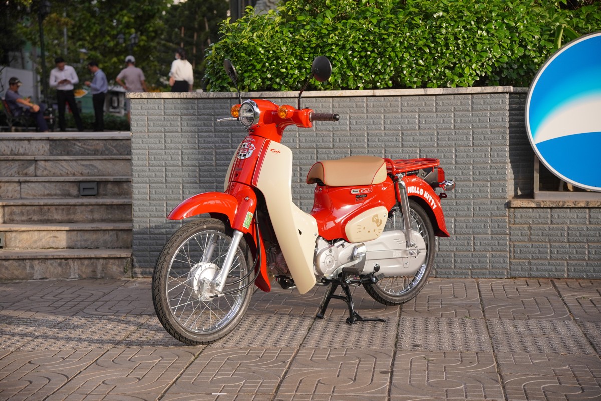 Honda Super Cub 50cc Hello Kitty Edition, Made In Japan, Hàng Hiếm tại Vĩnh Long