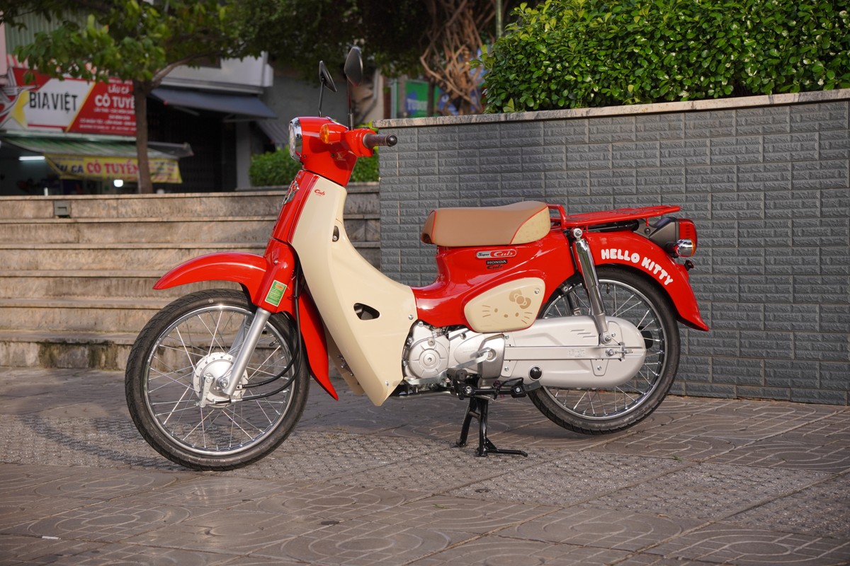 Honda Super Cub 50cc Hello Kitty Edition, Made In Japan, Hàng Hiếm tại Vĩnh Long