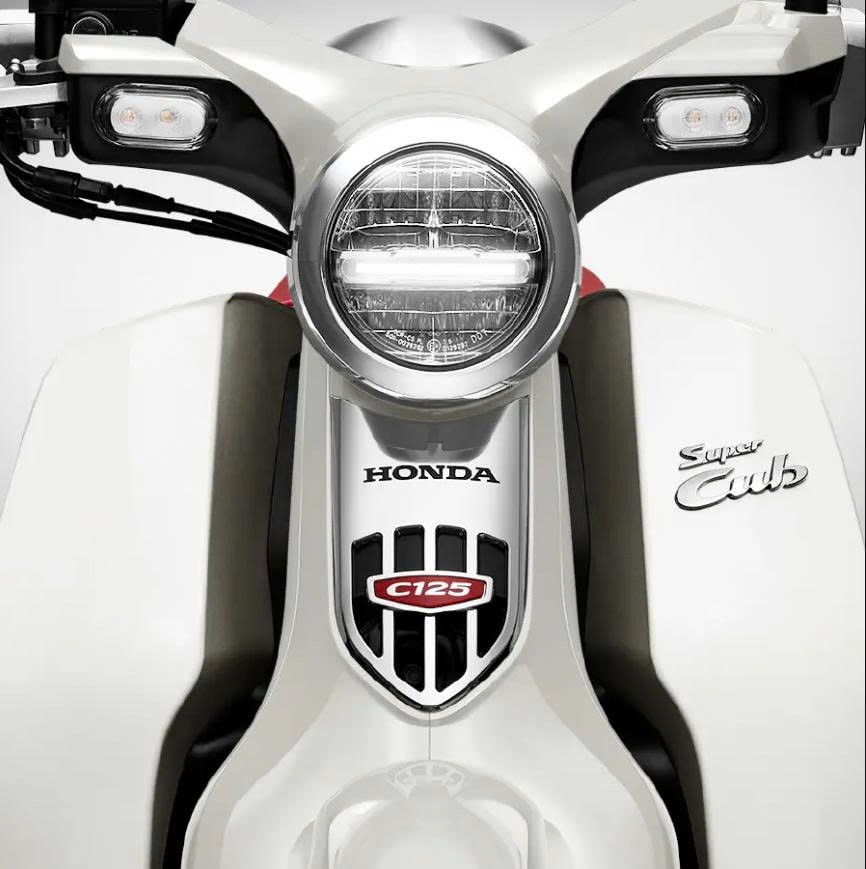 Honda Super Cub 125 Custom Edition Thái Lan 2025 màu trắng tại Vĩnh Long