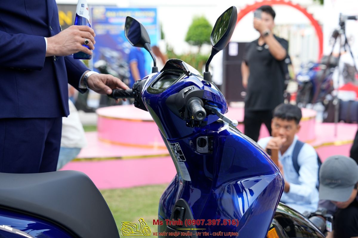 Honda SH150 Vetro Blue 2026 Limited Edition - Siêu phẩm SH Ý dàn áo xanh trong suốt cực hiếm tại Vĩnh Long