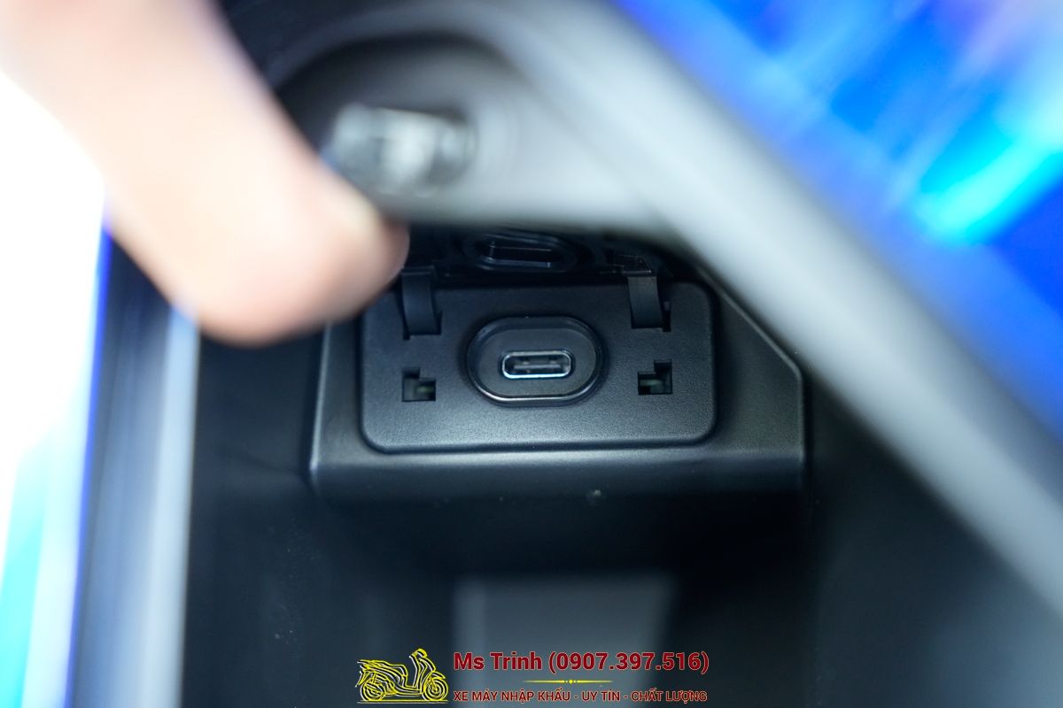 Honda SH150 Vetro Blue 2026 Limited Edition - Siêu phẩm SH Ý dàn áo xanh trong suốt cực hiếm tại Vĩnh Long