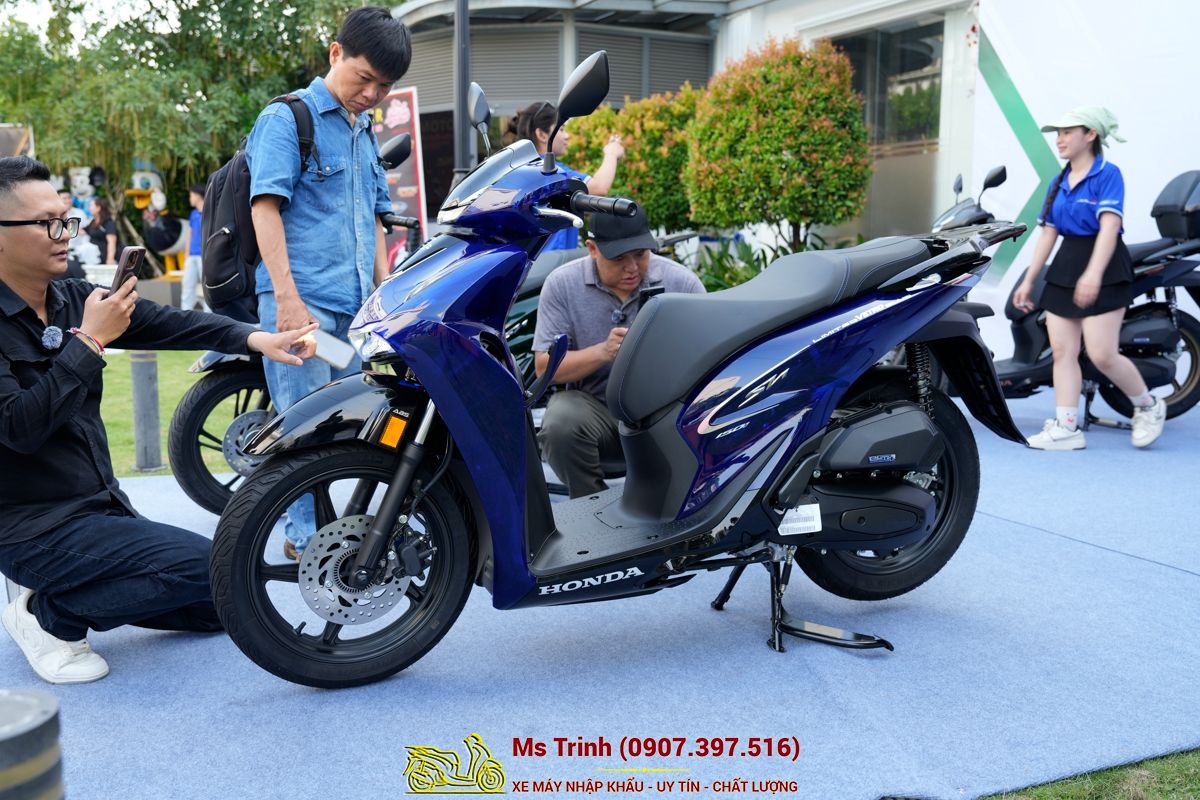 Honda SH150 Vetro Blue 2026 Limited Edition - Siêu phẩm SH Ý dàn áo xanh trong suốt cực hiếm tại Vĩnh Long