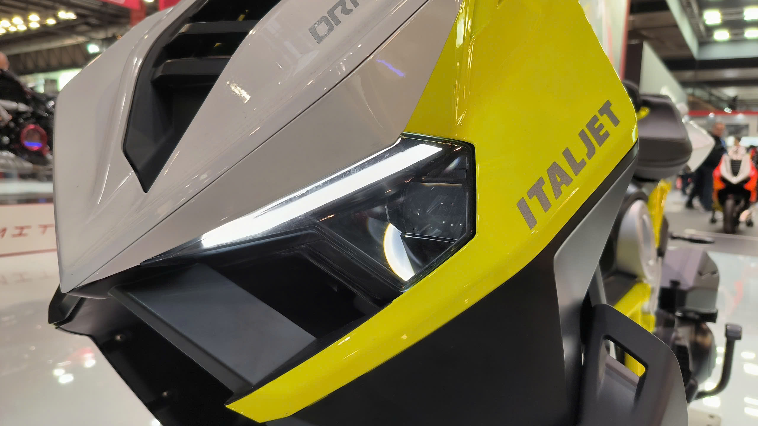 Italjet Dragster 300, Xe Tay Ga Thể Thao Thương Hiệu Từ Italy tại Vĩnh Long