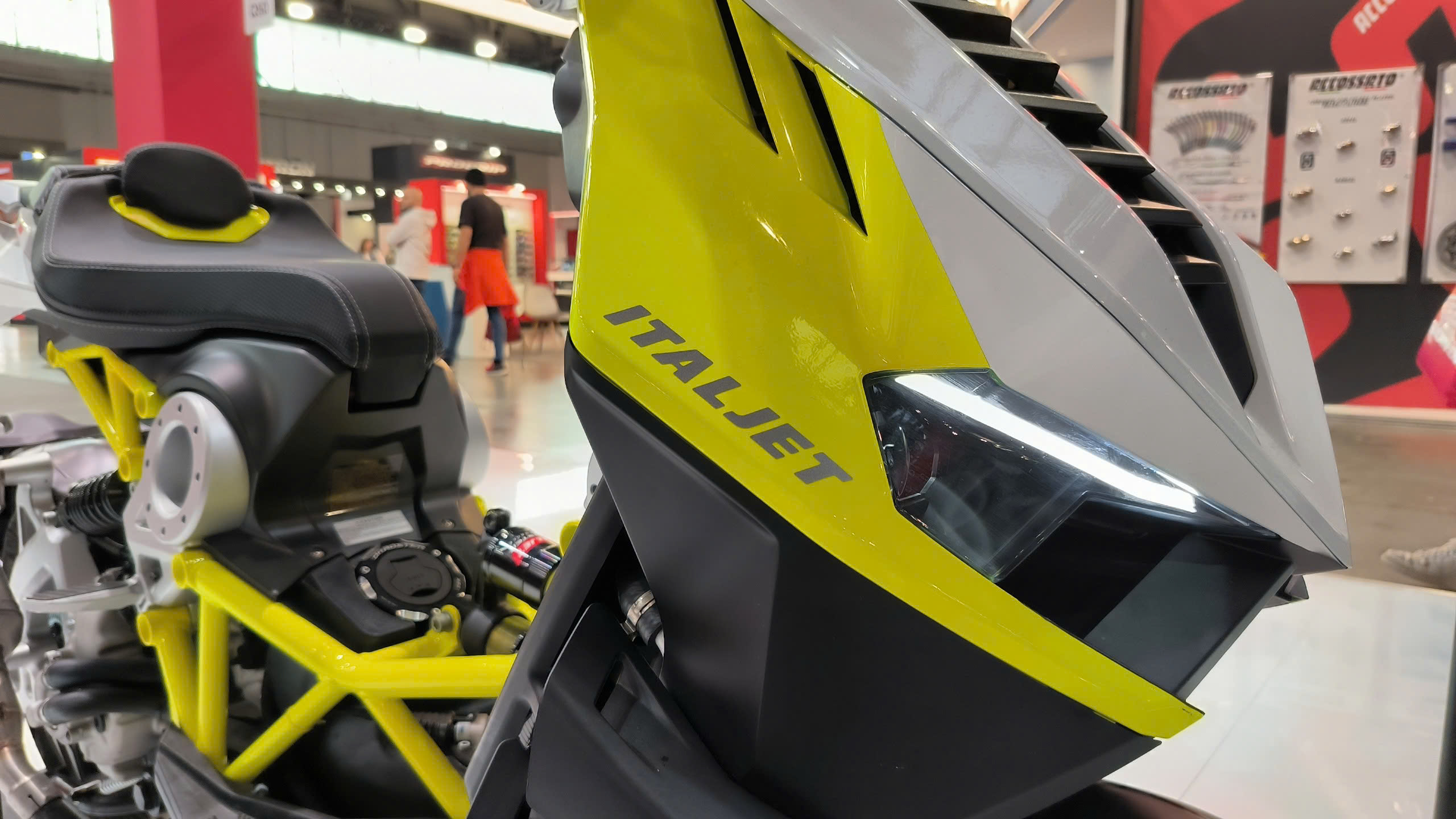 Italjet Dragster 300, Xe Tay Ga Thể Thao Thương Hiệu Từ Italy tại Vĩnh Long