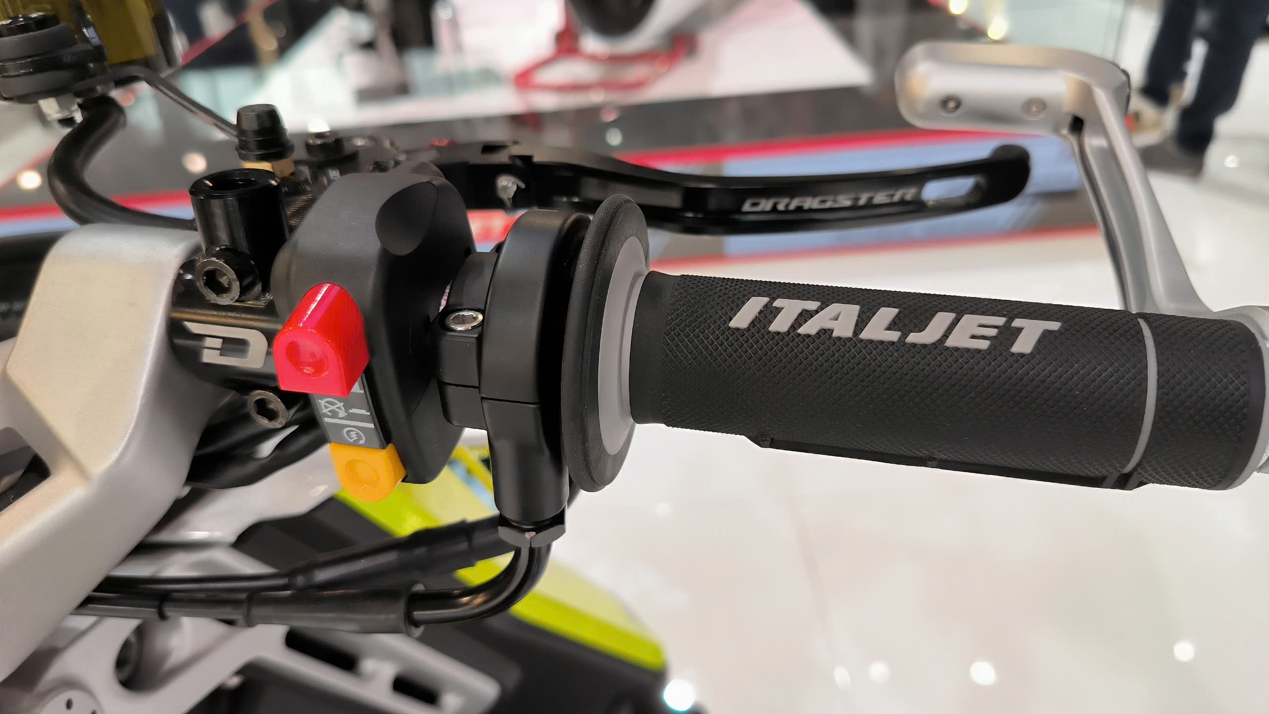 Italjet Dragster 300, Xe Tay Ga Thể Thao Thương Hiệu Từ Italy tại Vĩnh Long