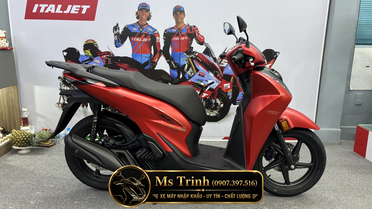 Tổng thể Honda SH150 Ý màu đỏ Sporty New Concept nhập Ý nhìn ngang