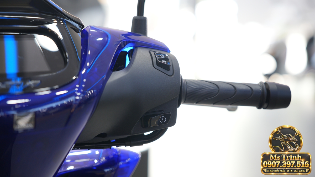 Honda SH150i Ý Vetro Blue Sapphire ảnh số 4291 Honda SH150i Ý Vetro Blue Sapphire 2027 trong bộ ảnh chi tiết tại CubShop Premium