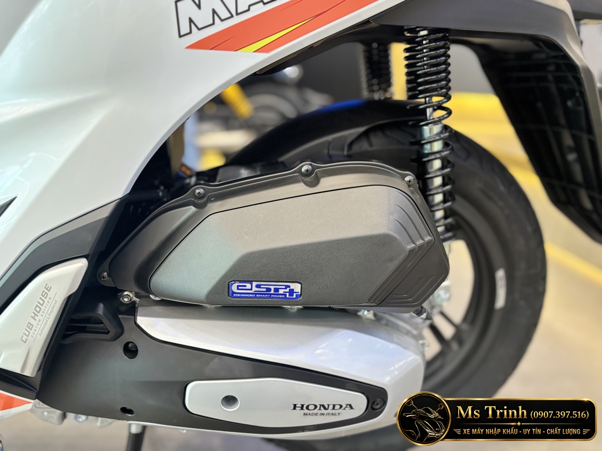 Cận cảnh cụm máy Honda SH150 Ý Malossi với logo eSP+ và dòng chữ Made in Italy Cận cảnh cụm máy Honda SH150 Ý Malossi với logo eSP+ và dòng chữ Made in Italy
